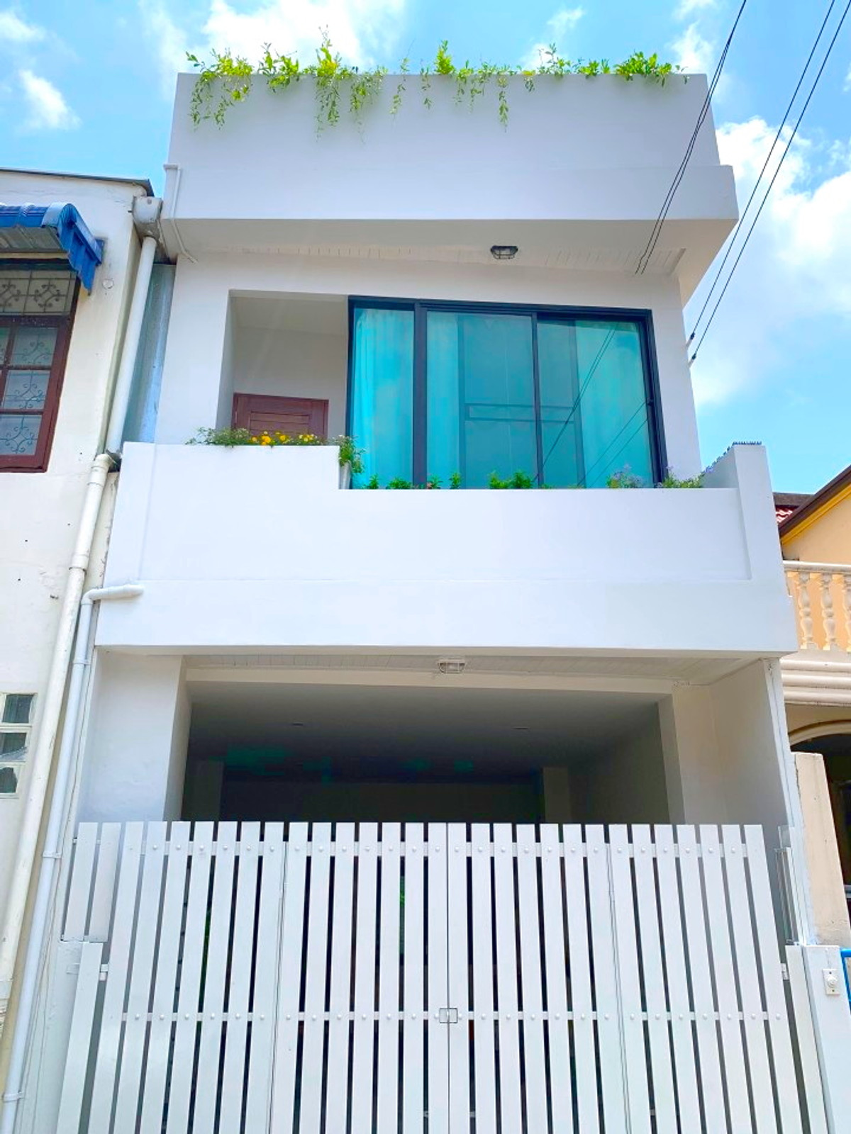 For RentTownhomeRatchadapisek, Huaikwang, Suttisan : HK0619♛Townhouse for rent, 2 bedrooms⚝Sutthisan-Ratchada♜MRT Sutthisan∞099-5919653,065-9423251▚Line@sureresidence