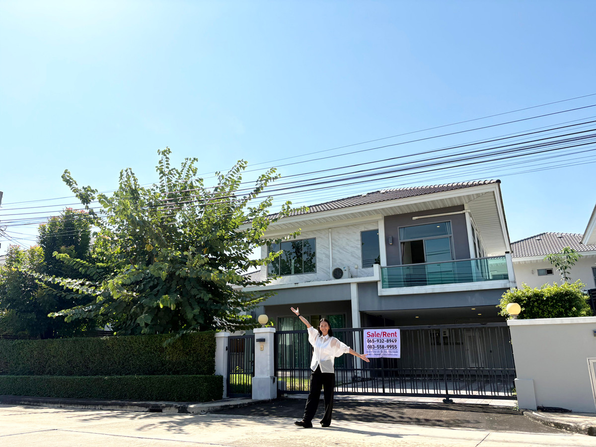 HousePattanakan, Srinakarin : Perfect Place Rama 9 Krungthep Kreetha, Park-front house and private, peaceful, green environment