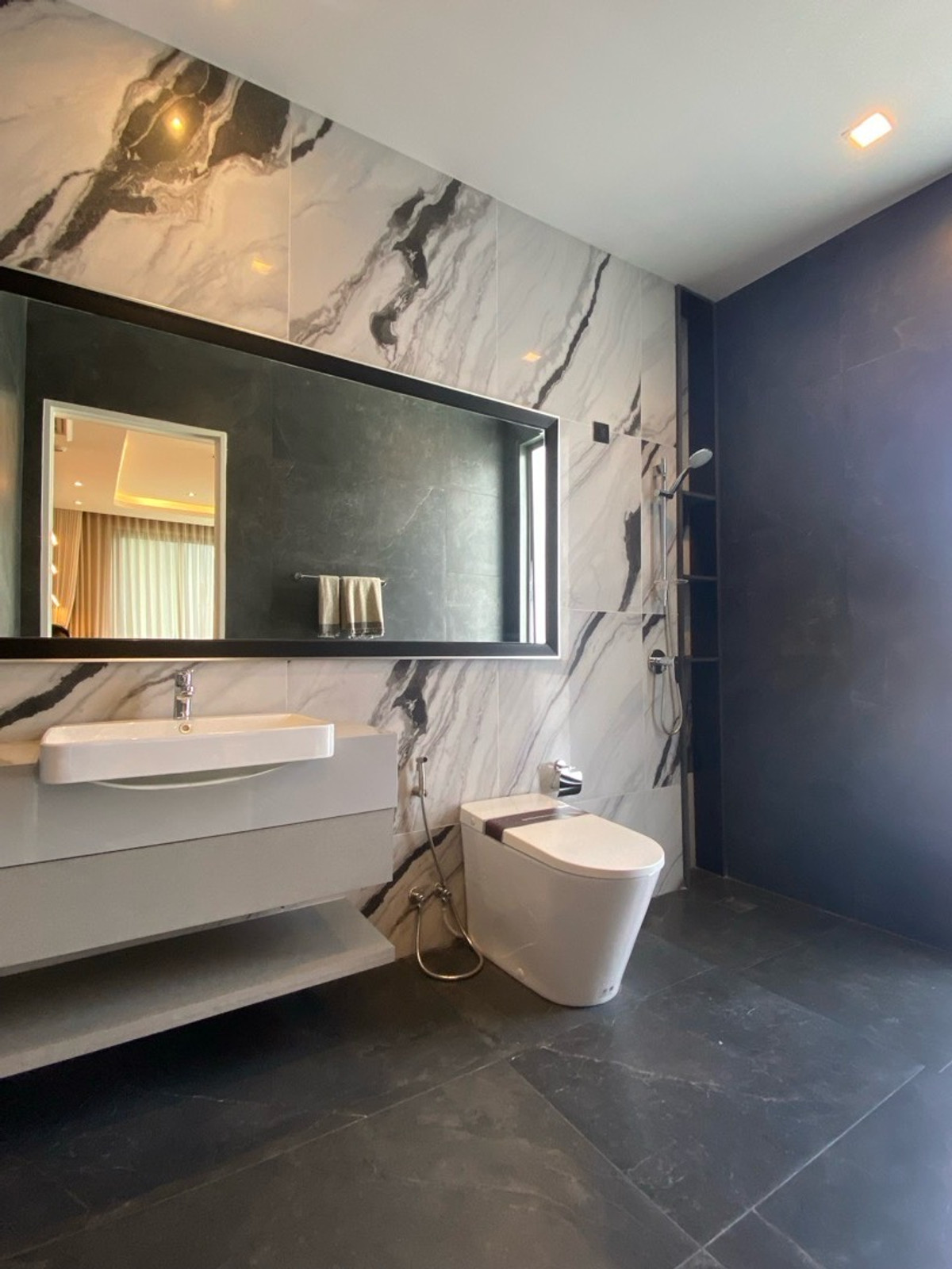 ขายบ้านสุขุมวิท อโศก ทองหล่อ : ขายด่วน! บ้านเดี่ยวหรูมีระดับ ใก้ลทางขึ้นทางด่วน ใกล้สถานีรถไฟฟ้า สุขุมวิท-แยกบางนา การเดินทางสะดวก