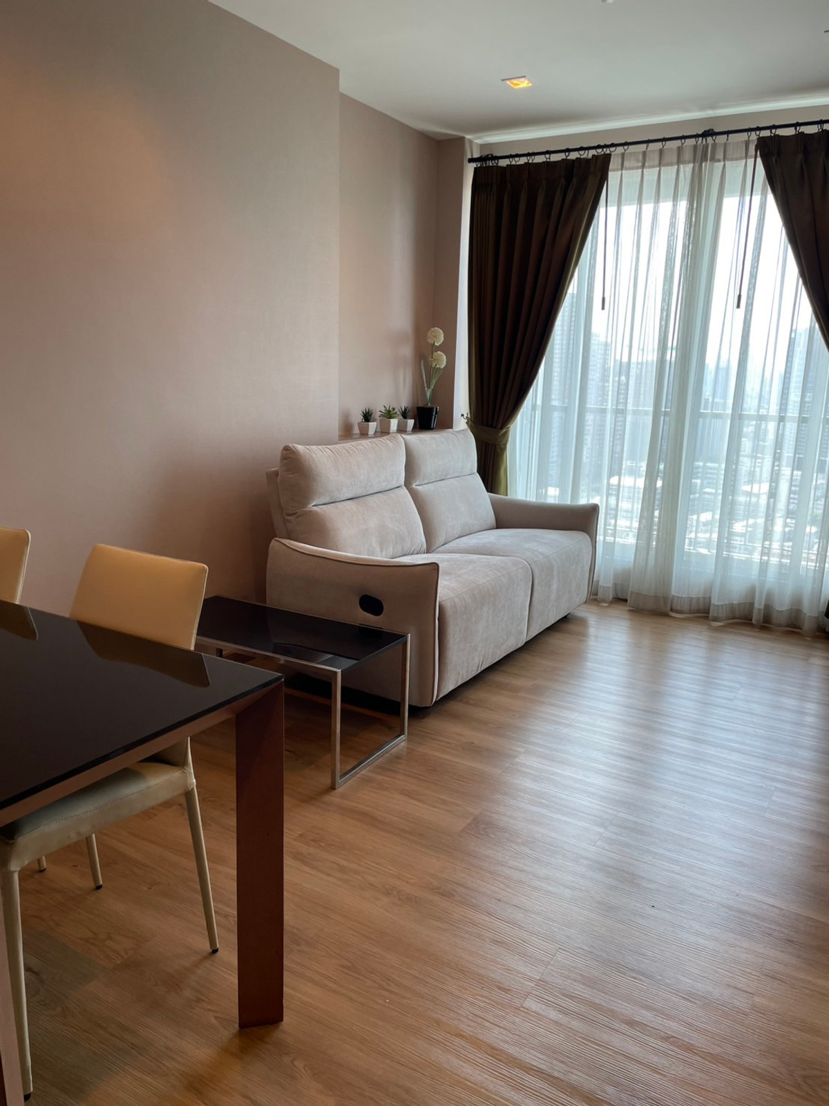 ให้เช่าคอนโดสะพานควาย จตุจักร : คอนโด The Rhythm พหล-อารีย์ ชั้น 27  ขนาด 45 ตรม. 1 ห้องนอน 1 ห้องน้ำ ปล่อยเช่า 23,000/เดือน