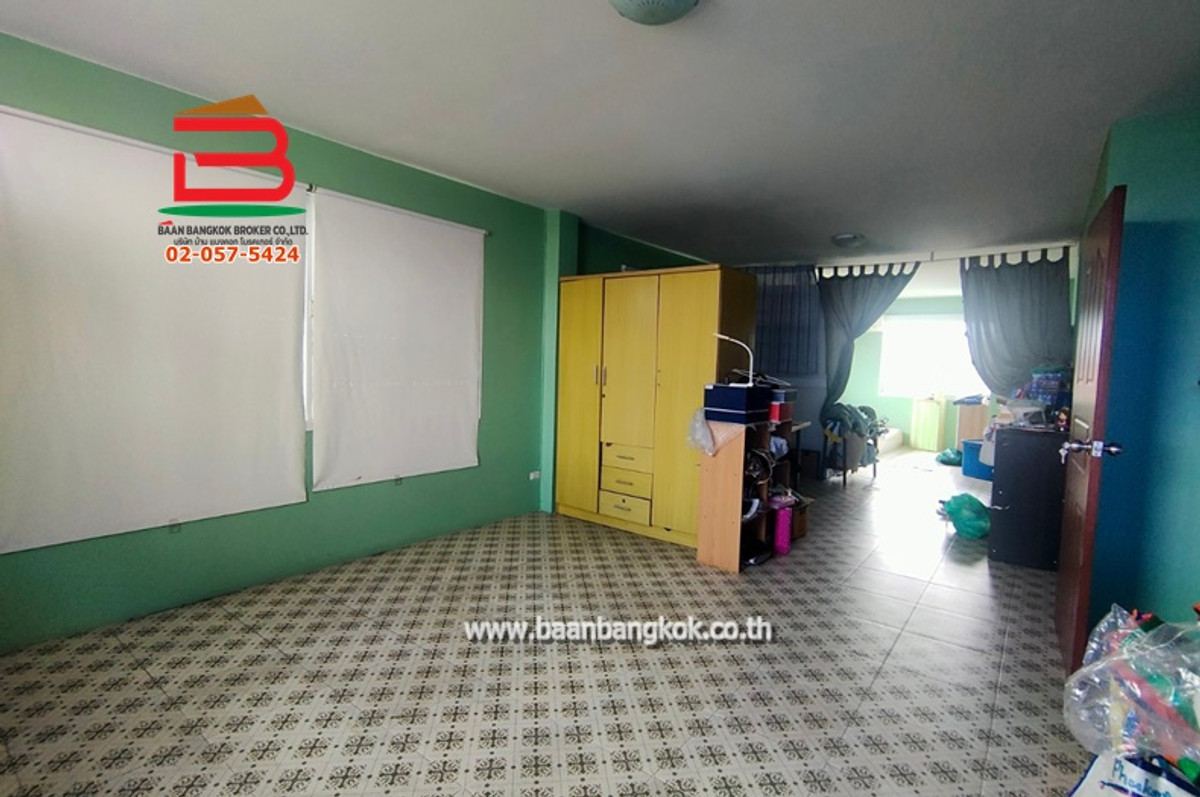 Land with house, Soi Lat Phrao 87, Intersection 28, area 258 sq m, Chalong Rat Expressway Road. Wang Thonglang District Loading...