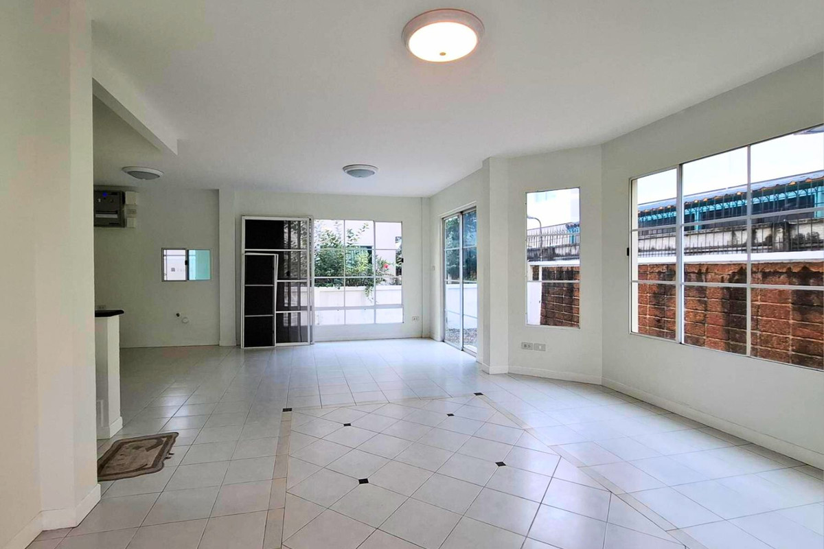 For SaleHousePathum Thani,Rangsit, Thammasat : Single detached house on the corner of Chaiyaphruek 2 - next to Road 345, Bang Khu Wat, good location, convenient travel, connecting to Kanchanaphisek Road, Ratchaphruek Road, Kanlapapruek Road, expressway connecting Chaengwattana Road.