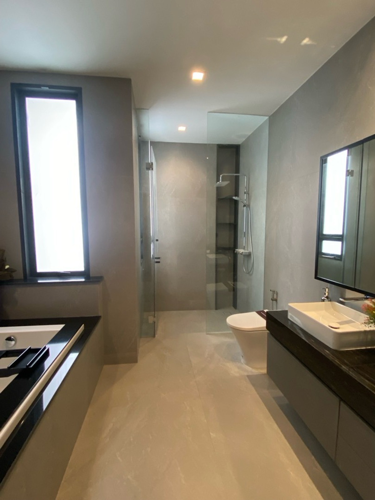 ขายบ้านสุขุมวิท อโศก ทองหล่อ : ขายด่วน! บ้านเดี่ยวหรูมีระดับ ใก้ลทางขึ้นทางด่วน ใกล้สถานีรถไฟฟ้า สุขุมวิท-แยกบางนา การเดินทางสะดวก