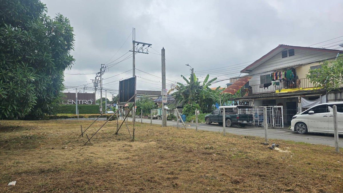 ขายที่ดินนวมินทร์ รามอินทรา : ขายที่ดินถมแล้ว แปลงใหญ่ ทำเลดี ซอยพระยาสุเรนทร์ 21 แยก 3 – คลองสามวา ติดหมู่บ้าน เดอะเซนโทร รามอินทรา109 เนื้อที่ 514 ตารางวา ถมเรียบร้อยแล้ว หน้ากว้าง 48 เมตร ลึก 42 เมตร