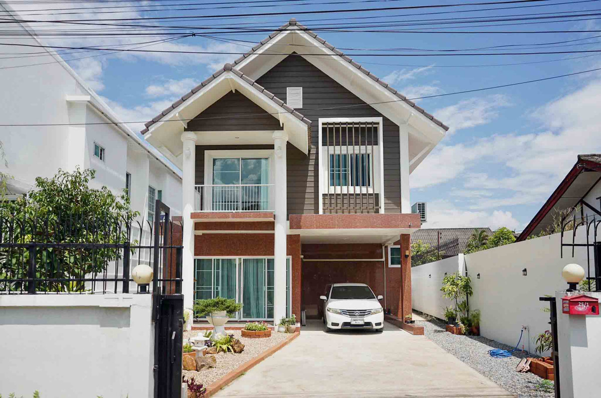 For RentHouseChiang Mai : 🏡 Newly renovated house for rent Ready to move in 🏡 📍 San Phisuea, near NIS Chiang Mai School.