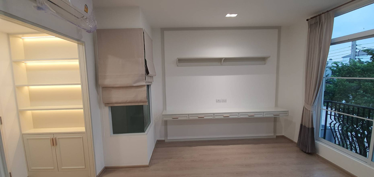 ขายทาวน์โฮมบางนา แบริ่ง ลาซาล : Indy 4 Bangna Km.7 หลังมุม เฟส 1 ตกแต่งสวย พร้อมอยู่อาศัย