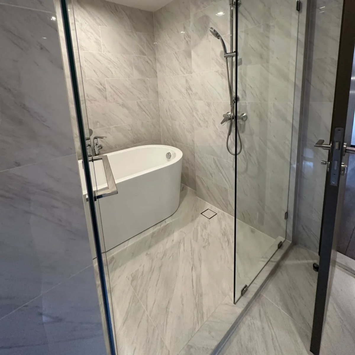 Rent NARES PRIVATE RESIDENCES | 2 bedrooms 100 sq m | Private elevator! In the heart of Silom-Surawong | Near MRT Samyan | 65,000/month Loading...