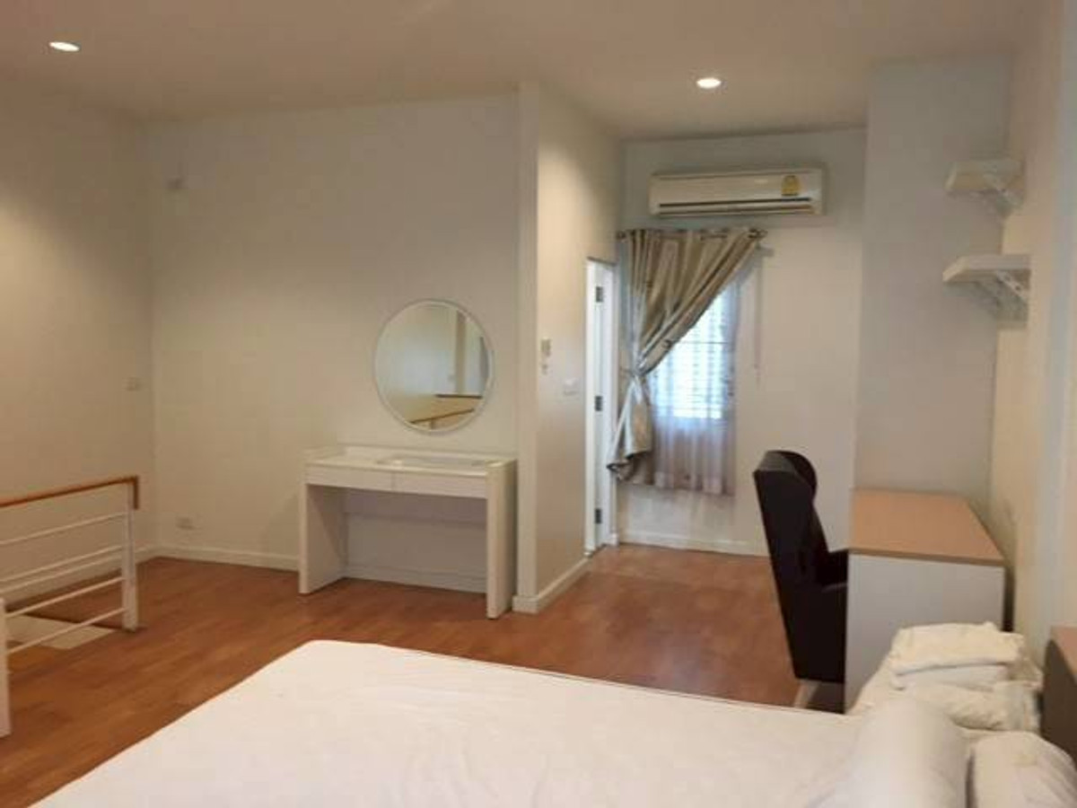 For rent-sale, 3-story townhome, good location, near Sathorn, Metro Village, Sathorn-Kanlapaphruek. Beautiful house ready to move in Loading...