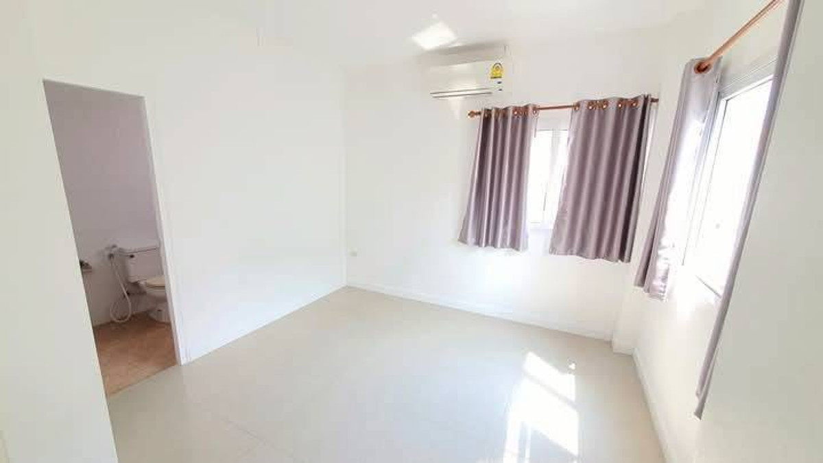 🤩Beautiful house, good location, convenient travel like this, hard to find! If interested, hurry and contact us!  🏡 Townhome for rent, 3 floors, corner unit, very good location, next to the main road, Home in Town, Phahonyothin 73, 4 bedrooms, 4 bathrooms Loading...