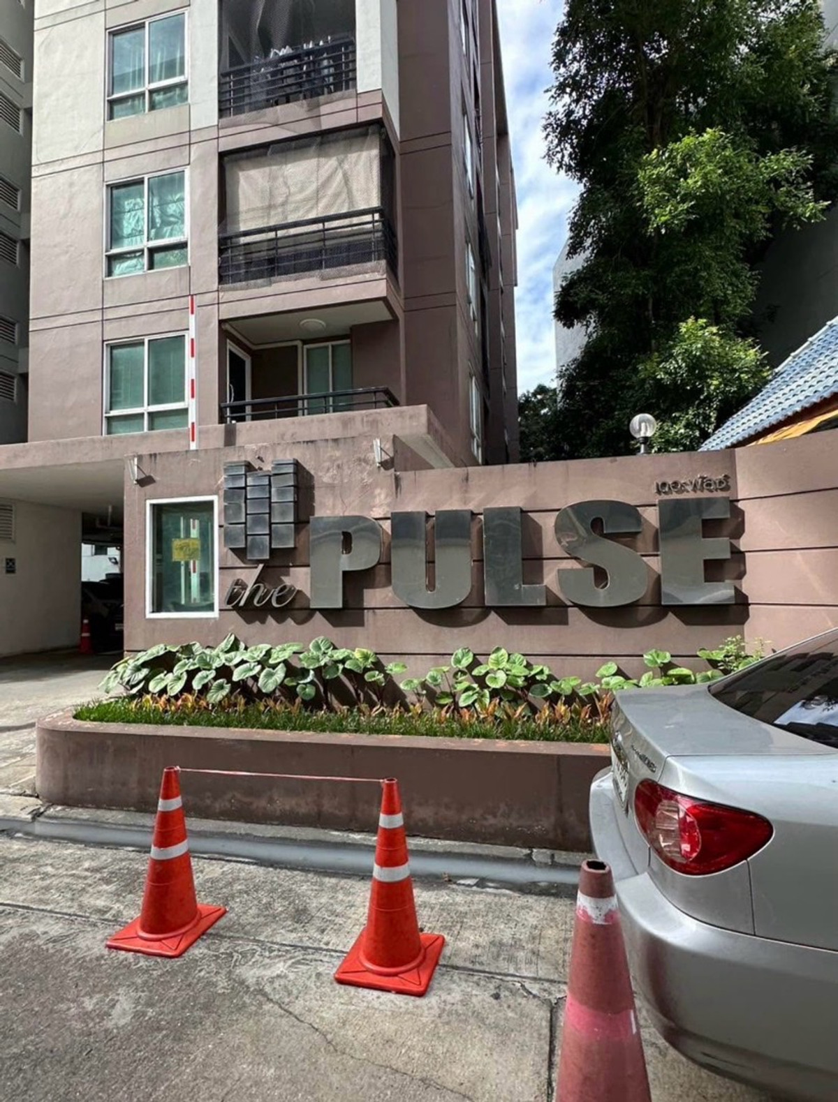 ขายคอนโดโชคชัย4 ลาดพร้าว71 : ขายคอนโด เดอะพัลซ์ ลาดพร้าว 44 เฟอร์นิเจอร์ครบ ติดสถานีภาวนา รถไฟสายสีเหลือง 100 เมตร