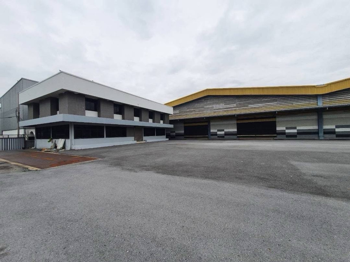 For RentFactorySamut Prakan,Samrong : 🏭Warehouse-factory for rent, purple area, total area 10,500 sq m, Sukhumvit Road, Samrong-Samrong Tai. Pu Chao Saming Phrai Road, can request a Ror.4 certificate ✅