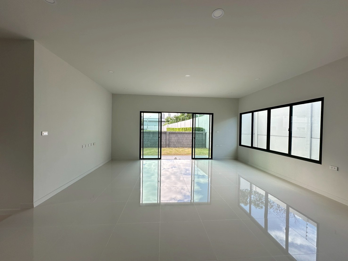 บ้านเดี่ยวแปลงมุม ใกล้รถไฟฟ้าสายสีม่วง  Loading...