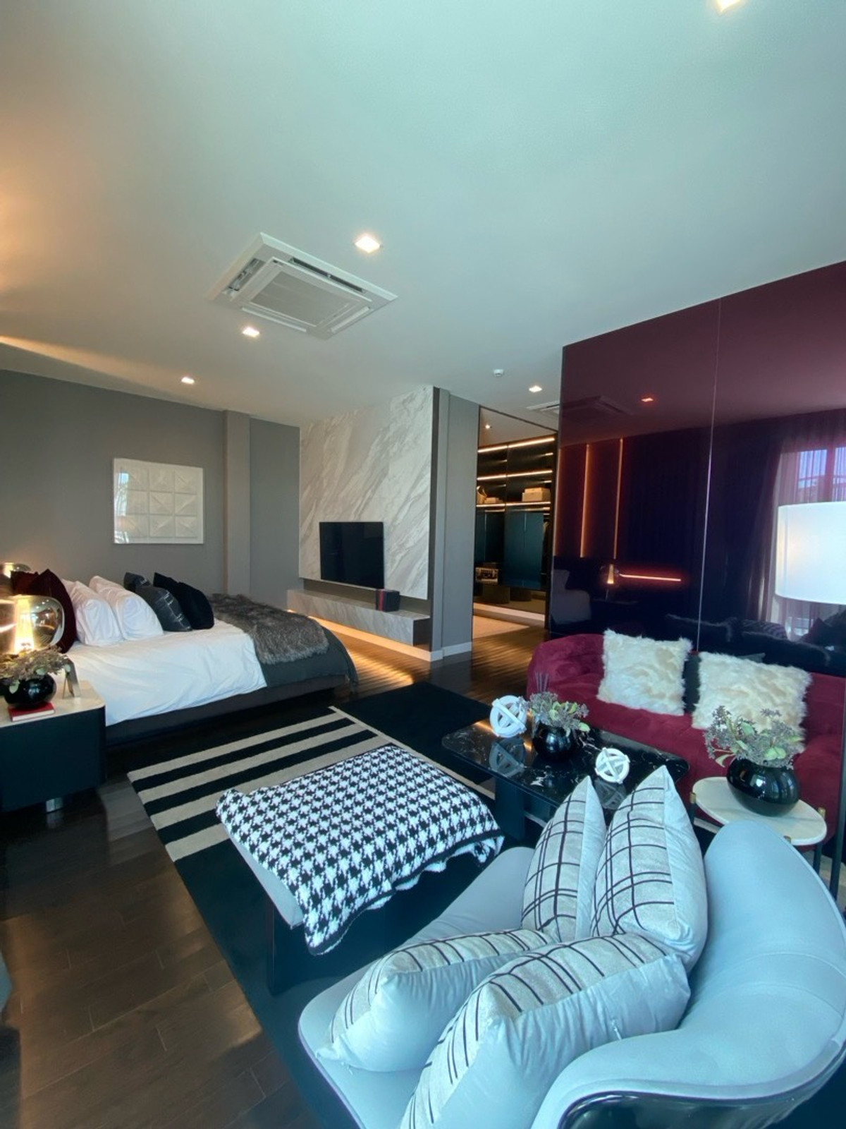 ขายบ้านสุขุมวิท อโศก ทองหล่อ : ขายด่วน! บ้านเดี่ยวหรูมีระดับ ใก้ลทางขึ้นทางด่วน ใกล้สถานีรถไฟฟ้า สุขุมวิท-แยกบางนา การเดินทางสะดวก