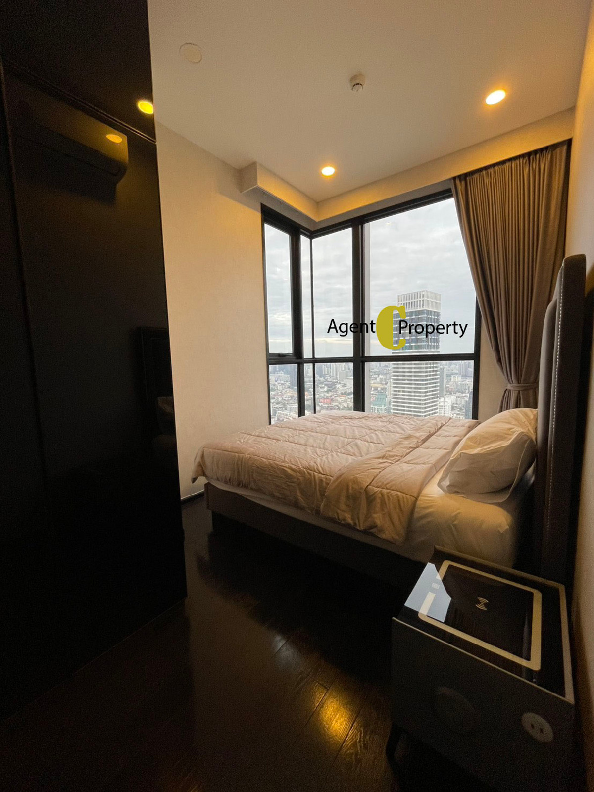 For rent: Park Origin Thonglor Loading...