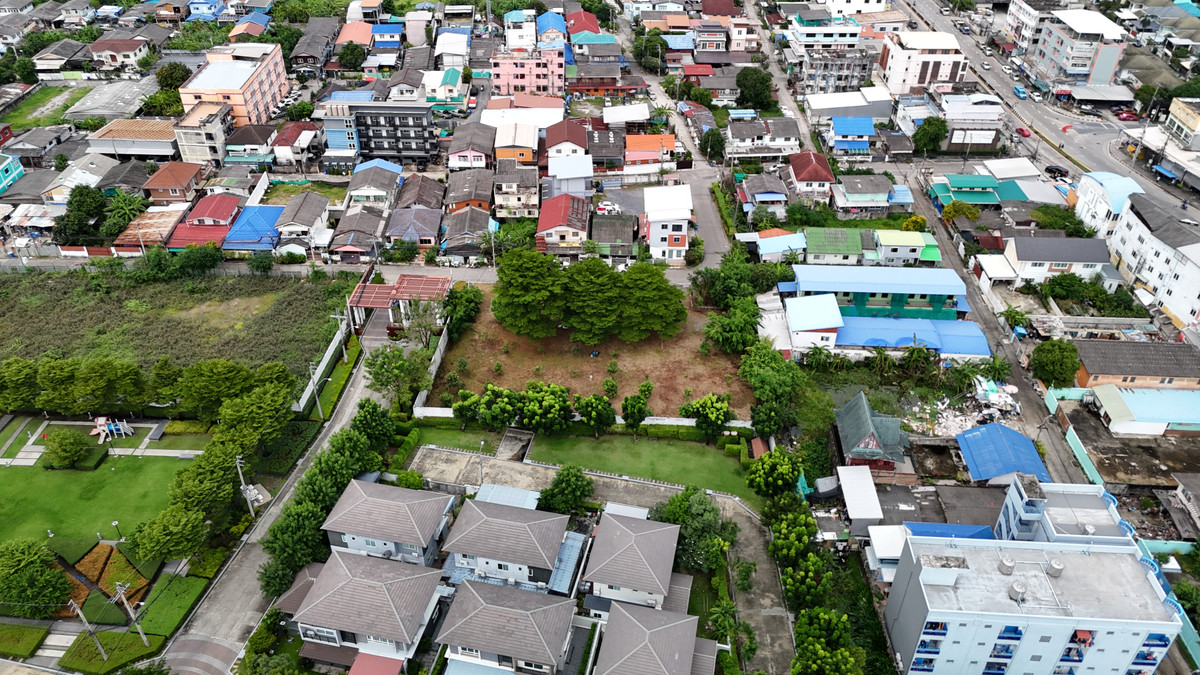 ขายที่ดินนวมินทร์ รามอินทรา : ขายที่ดินถมแล้ว แปลงใหญ่ ทำเลดี ซอยพระยาสุเรนทร์ 21 แยก 3 – คลองสามวา ติดหมู่บ้าน เดอะเซนโทร รามอินทรา109 เนื้อที่ 514 ตารางวา ถมเรียบร้อยแล้ว หน้ากว้าง 48 เมตร ลึก 42 เมตร