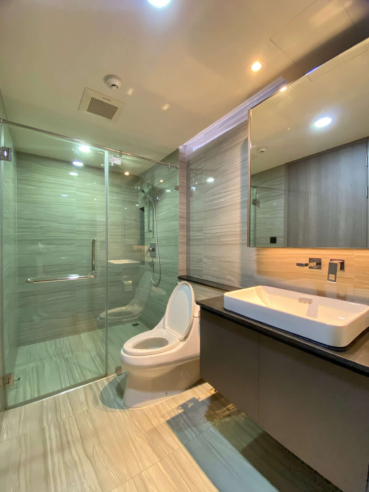 CondoWitthayu, Chidlom, Langsuan, Ploenchit : ✨ Luxury 1-Bedroom Condo for Rent / Sale at KLASS SARASIN-RAJDAMRI – Fully furnished, ready to move in, prime location near BTS Rajdamri and MRT Silom