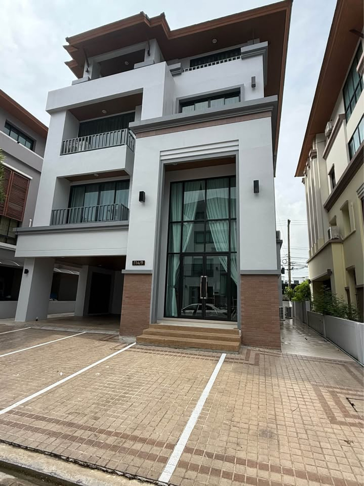 For RentHouseRatchadapisek, Huaikwang, Suttisan : HR2940 Home office for rent Regent Village, Ratchada, Saha Pramun Road Mengjai-Ratchadaphisek area Suitable for an office