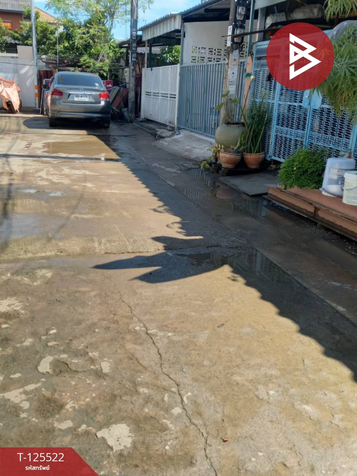 For sale/rent 2-story townhouse, area 16 sq m, Phra Samut Chedi, Samut Prakan. Loading...