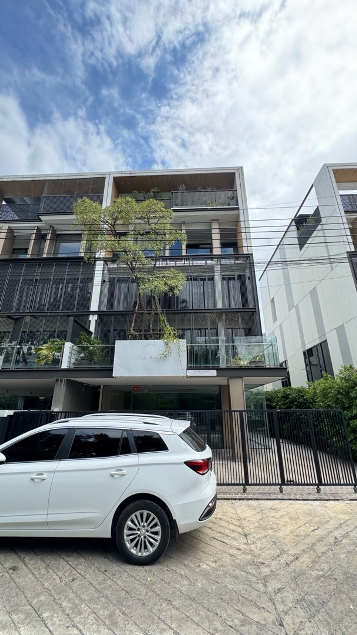 For RentHome OfficeRama9, Petchburi, RCA : 🌟Home Ofiice +KTV🪩The Element Rama 9 has an elevator 550Sq.m., near The Nine Rama 9, only 150M, with office equipment, ready to move in🌟