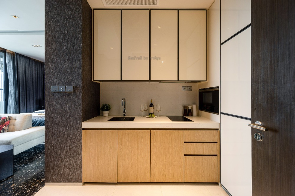 BEATNIQ Sukhumvit 32 by Homerun, luxury condo next to Thonglor BTS, price per square meter cheaper than pre-sale. Beautiful room, ready to move in. Loading...