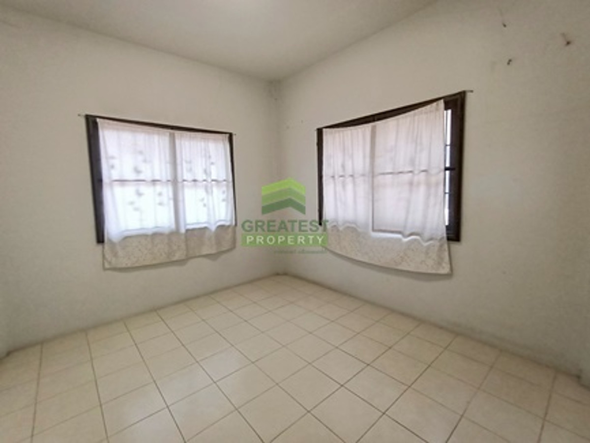 Temsiri Village 1, Mitmaitri, Nong Chok, urgent sale, 2-story semi-detached house, area 36 sq m, edge plot, good location, lots of usable space. Loading...