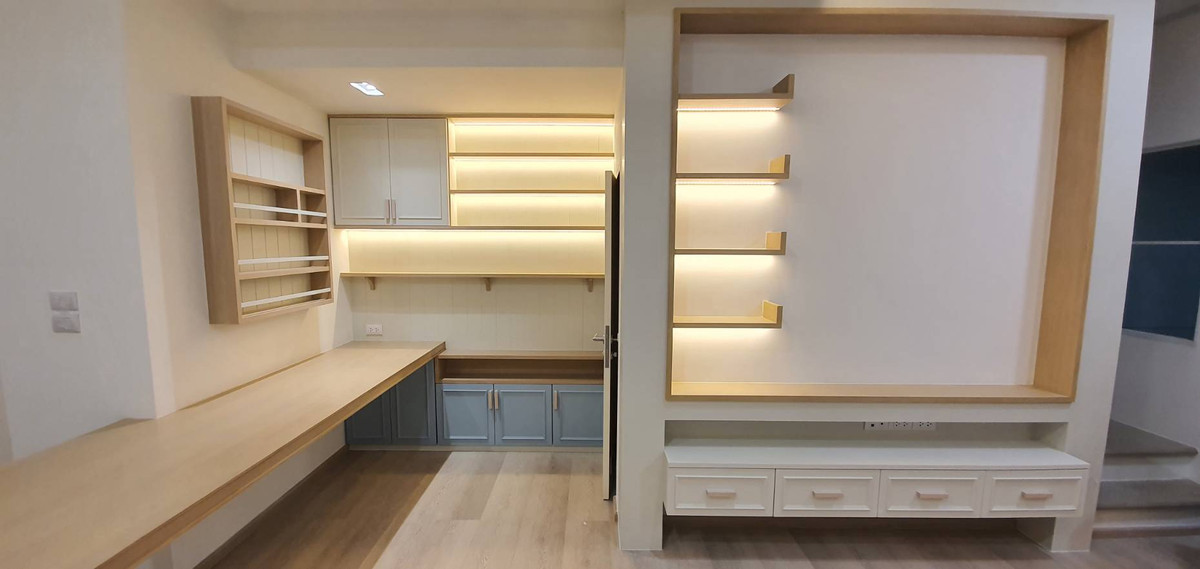 ขายทาวน์โฮมบางนา แบริ่ง ลาซาล : Indy 4 Bangna Km.7 หลังมุม เฟส 1 ตกแต่งสวย พร้อมอยู่อาศัย