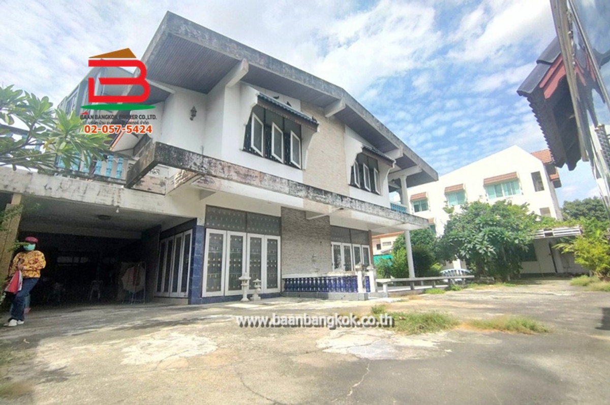 Land with house, Soi Lat Phrao 87, Intersection 28, area 258 sq m, Chalong Rat Expressway Road. Wang Thonglang District Loading...
