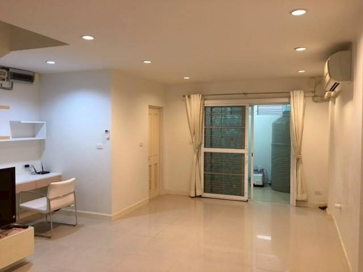 For rent-sale, 3-story townhome, good location, near Sathorn, Metro Village, Sathorn-Kanlapaphruek. Beautiful house ready to move in Loading...