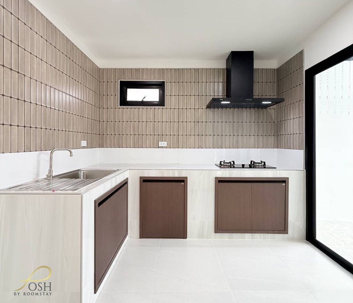 PRAPIN CHALONG Village – Modern Townhome with Private Garden in Prime Chalong Location Loading...