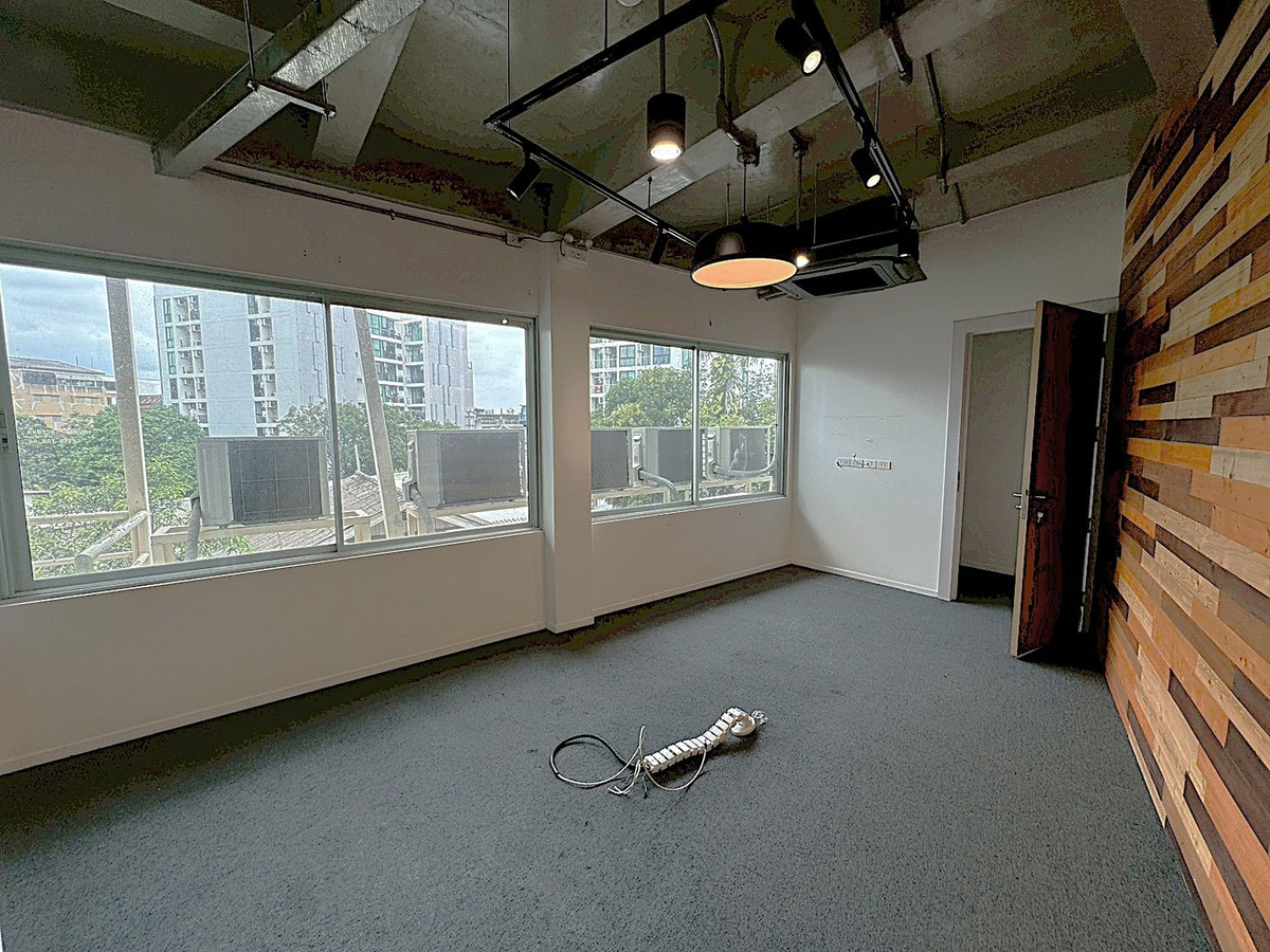 ให้เช่าร้านค้า/ตลาดนัดสุขุมวิท อโศก ทองหล่อ : พื้นที่ร้านค้าสภาพดี ริมถนนสุขุมวิท เหมาะทำธุรกิจ คลินิค สปา โชว์รูมสินค้า ** NO CO-AGENT ** 