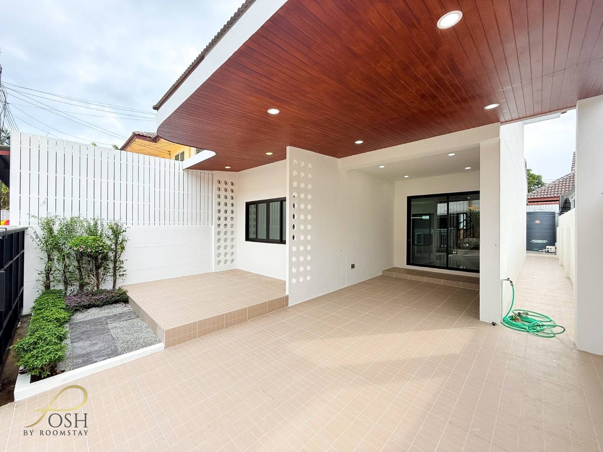 PRAPIN CHALONG Village – Modern Townhome with Private Garden in Prime Chalong Location Loading...