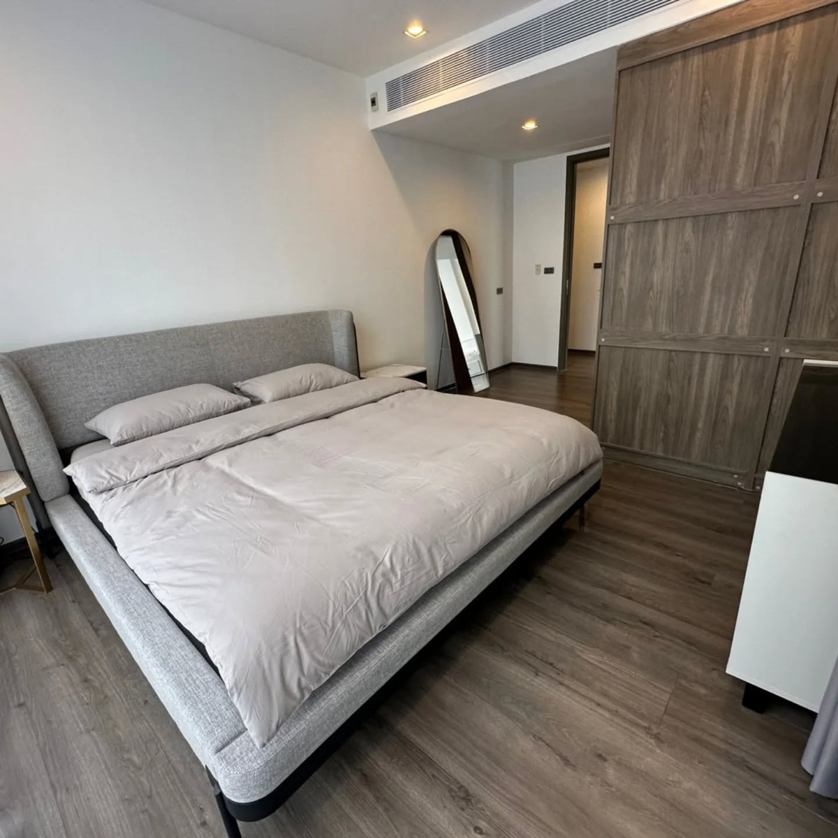 Rent NARES PRIVATE RESIDENCES | 2 bedrooms 100 sq m | Private elevator! In the heart of Silom-Surawong | Near MRT Samyan | 65,000/month Loading...