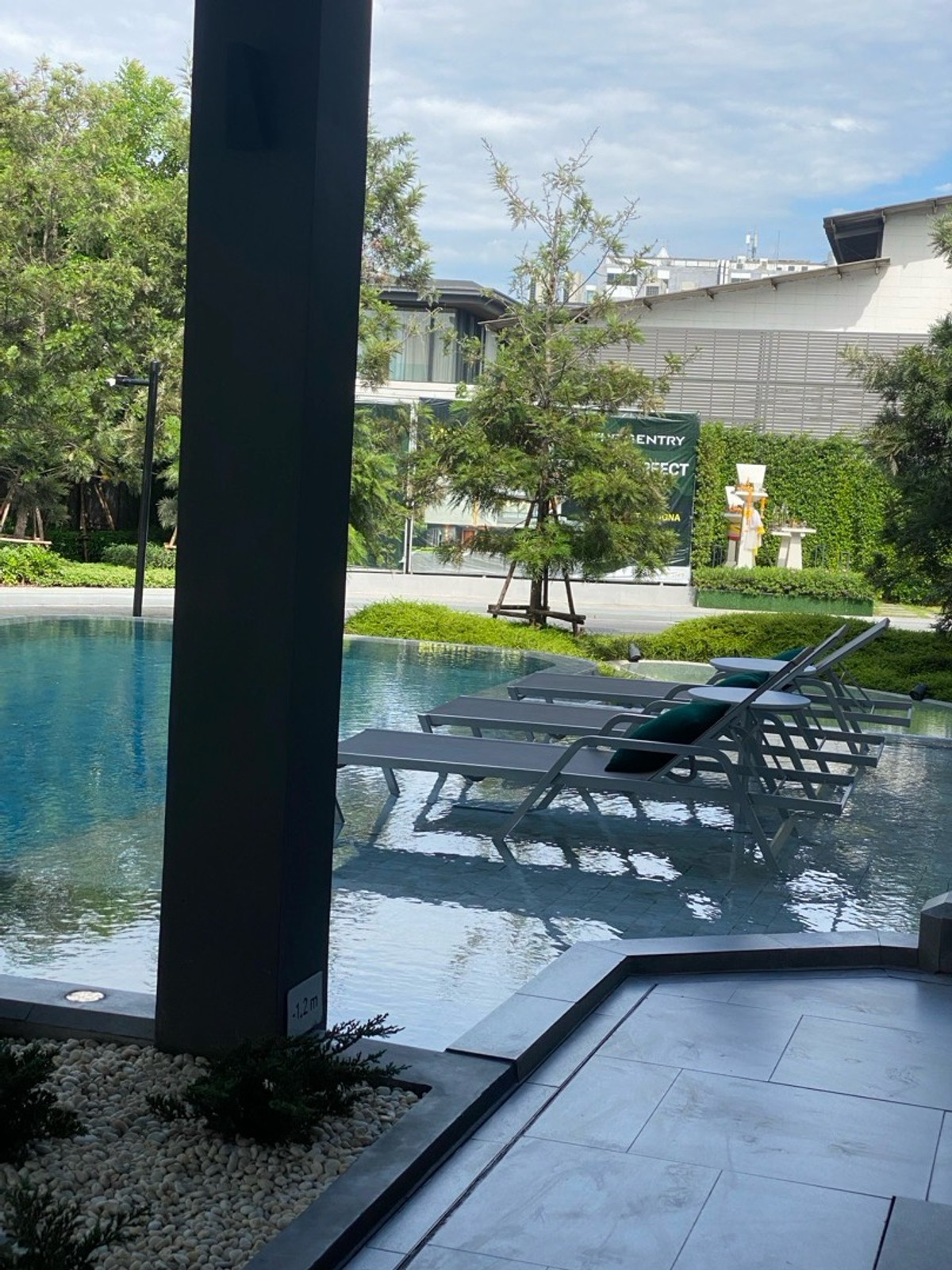 ขายบ้านสุขุมวิท อโศก ทองหล่อ : ขายด่วน! บ้านเดี่ยวหรูมีระดับ ใก้ลทางขึ้นทางด่วน ใกล้สถานีรถไฟฟ้า สุขุมวิท-แยกบางนา การเดินทางสะดวก