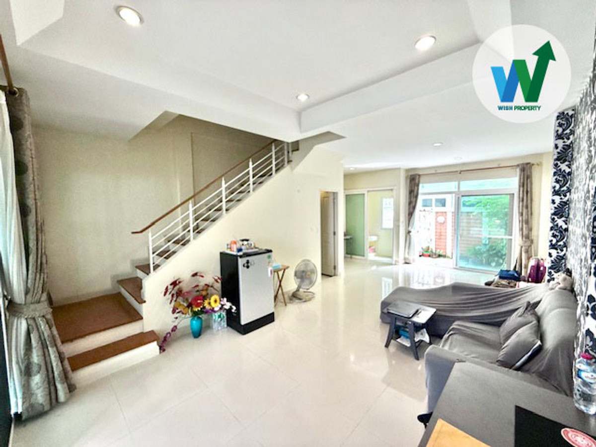 Townhome for sale Srinakarin Baan Klang Muang Urbanion, behind the edge, new condition, wide area, near the MRT Yellow Line, Suvarnabhumi Airport. Loading...