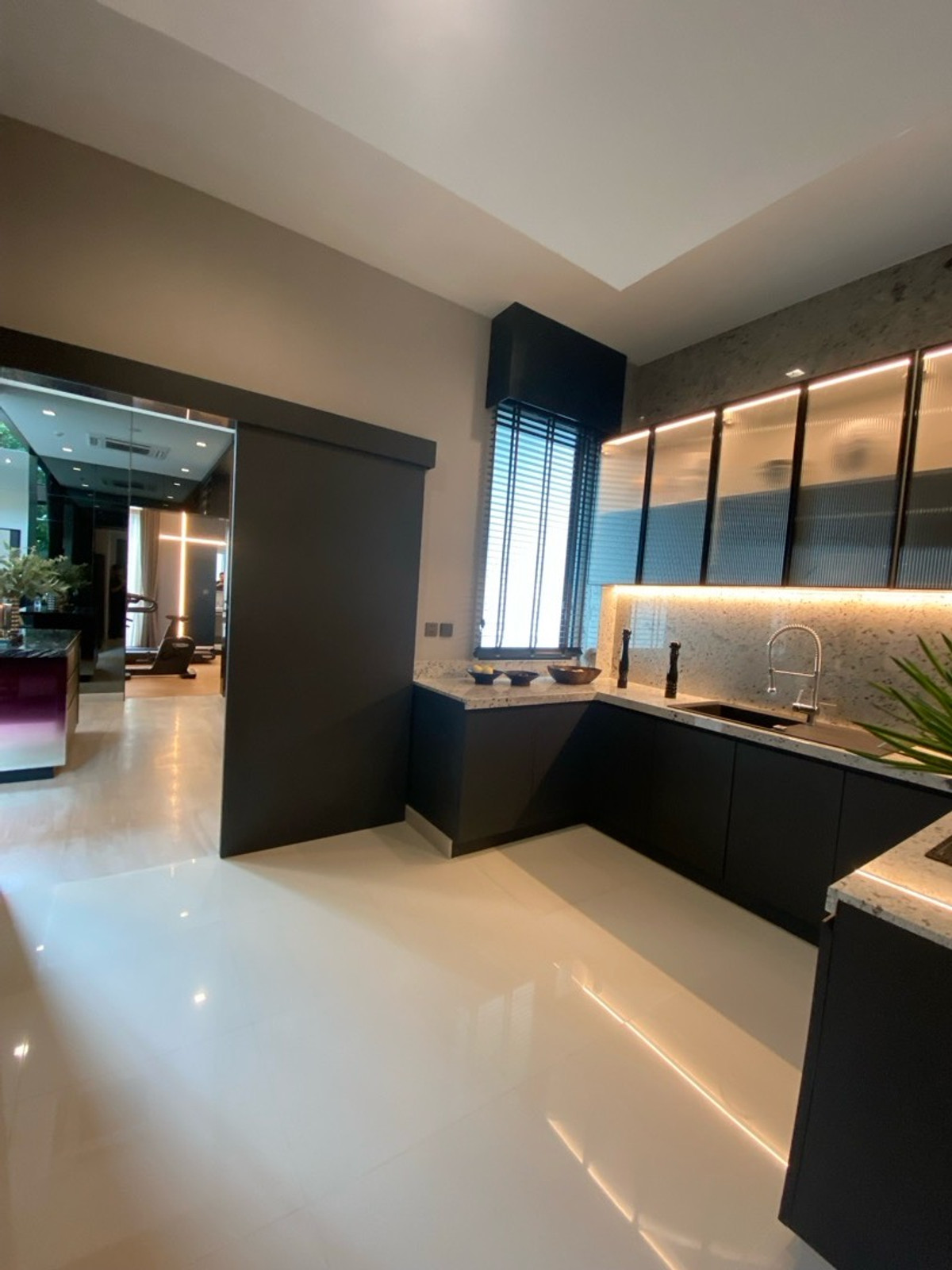 ขายบ้านสุขุมวิท อโศก ทองหล่อ : ขายด่วน! บ้านเดี่ยวหรูมีระดับ ใก้ลทางขึ้นทางด่วน ใกล้สถานีรถไฟฟ้า สุขุมวิท-แยกบางนา การเดินทางสะดวก