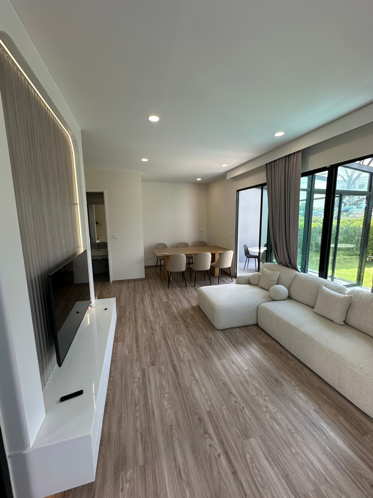 ให้เช่าทาวน์โฮมลาดกระบัง สุวรรณภูมิ : ✨ให้เช่าบ้านเดี่ยวหรู Altitude Forest Onnut–Latkrabang 3 ห้องนอน 4 ห้องน้ำ สไตล์โมเดิร์น เฟอร์ครบ พร้อมอยู่ ทำเลสงบ ใกล้ Mega Bangna