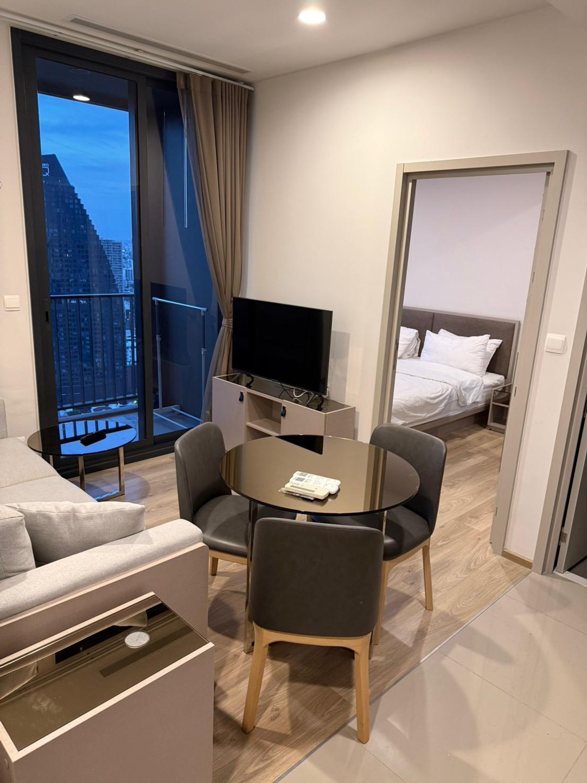 ให้เช่าคอนโดสุขุมวิท อโศก ทองหล่อ : ปล่อยเช่าคอนโด OKA HAUS Sukhumvit 36 2ห้องนอนNear BTS station and expressway