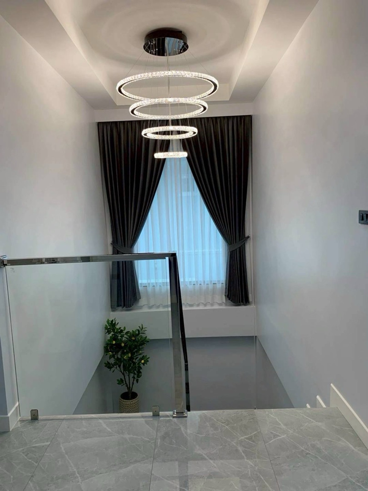 ขายบ้านพัทยา บางแสน ชลบุรี สัตหีบ : ขายบ้านเดี่ยวสุดหรู โครงการ Viewpoint village ขนาด 82.2 ตร.ว. พื้นที่ใช้สอย 240 ตร.ม. 5 ห้องนอน 5 ห้องน้ำ บิ้วอินทั้งหลัง มีสระว่ายน้ำในตัว ราคาพิเศษ 16,900,000 บาท