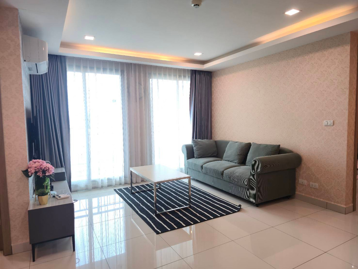 ✨Urgent Sale! Arcadia Continental 2-Bedroom Condo with Pool View, Only 3.35 Million Baht✨ Loading...