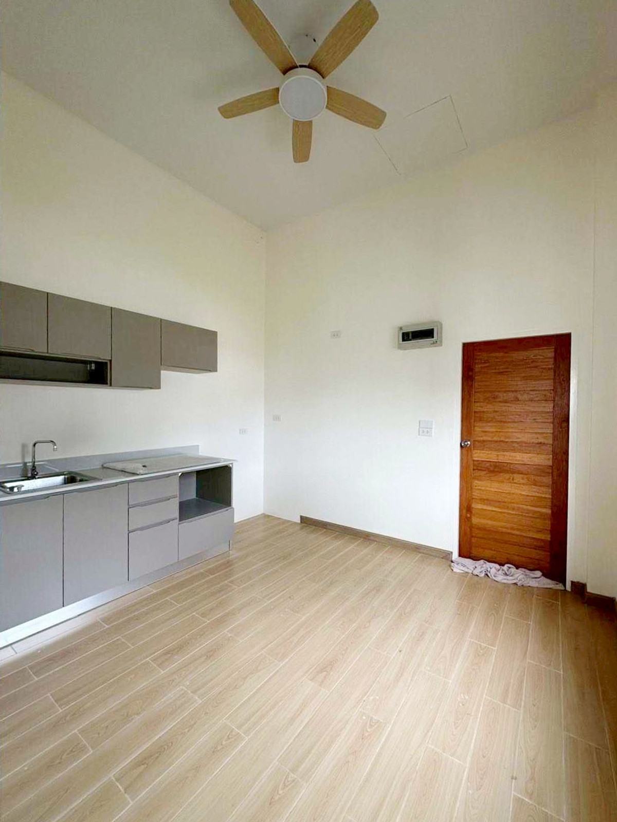 บ้านให้เช่าเดือนละ 25,000 บาท ใกล้โรงเรียนสารสาสน์วิเทศเชียงใหม่เพียง 5 นาที No.1H661 Loading...