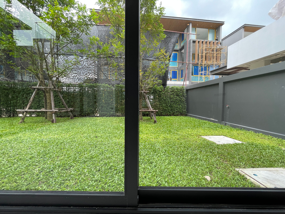 ขายบ้านเลียบทางด่วนรามอินทรา :  ขายบ้านเดี่ยวหรู Azure – CIRA Residences “The Pinnacle of Timeless Luxury Living บน ทำเลทองเลียบด่วน เอกมัย-รามอินทรา”สัมผัสชีวิตเหนือระดับกับ “ Azure” บ้านเดี่ยว 3.5 ชั้น ภายใต้แนวคิด “Resonate Life-Utmost”