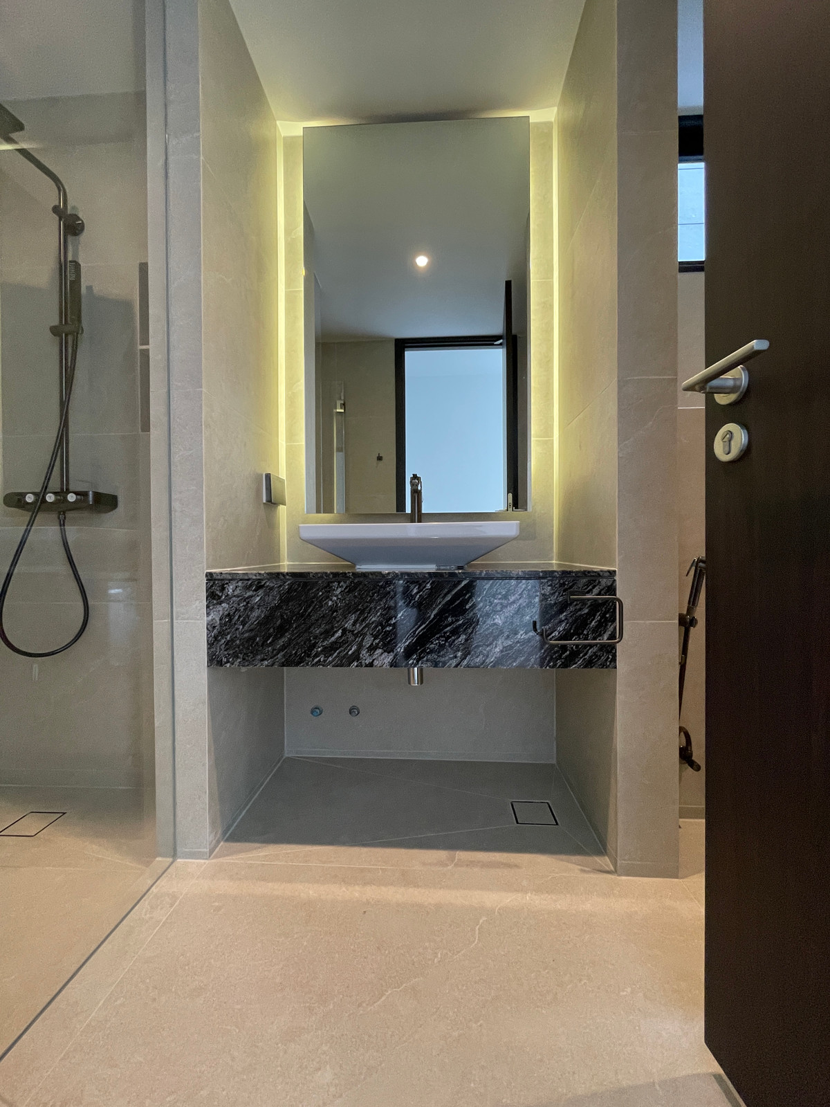 ขายบ้านเลียบทางด่วนรามอินทรา :  ขายบ้านเดี่ยวหรู Azure – CIRA Residences “The Pinnacle of Timeless Luxury Living บน ทำเลทองเลียบด่วน เอกมัย-รามอินทรา”สัมผัสชีวิตเหนือระดับกับ “ Azure” บ้านเดี่ยว 3.5 ชั้น ภายใต้แนวคิด “Resonate Life-Utmost”