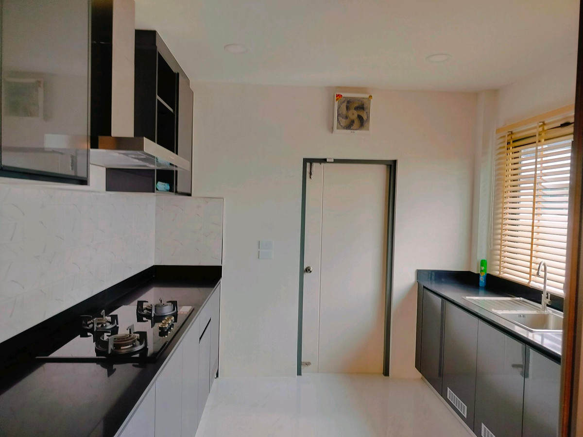 ให้เช่าบ้านบางนา แบริ่ง ลาซาล : บ้านใหม่ให้เช่า เดอะ ซิตี้ บางนา 4 ห้องนอน 5 ห้องน้ำ พร้อมอยู่Tel: 083-966-3665