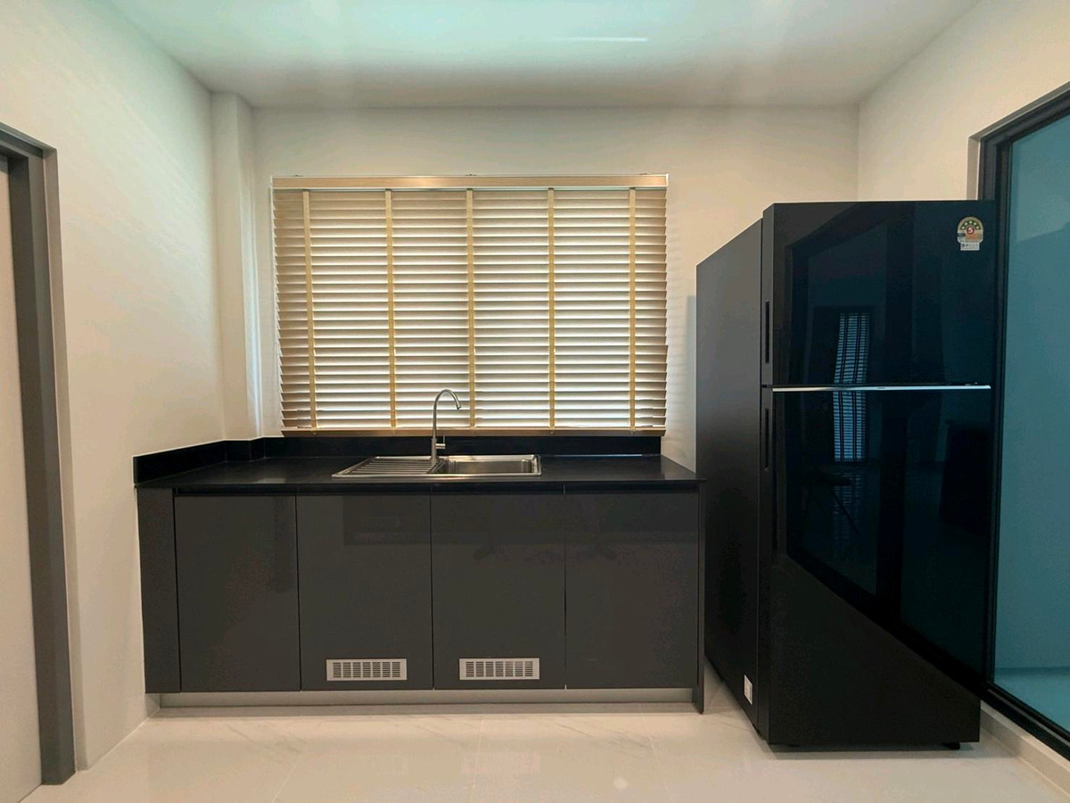 ให้เช่าบ้านบางนา แบริ่ง ลาซาล : บ้านใหม่ให้เช่า เดอะ ซิตี้ บางนา 4 ห้องนอน 5 ห้องน้ำ พร้อมอยู่Tel: 083-966-3665