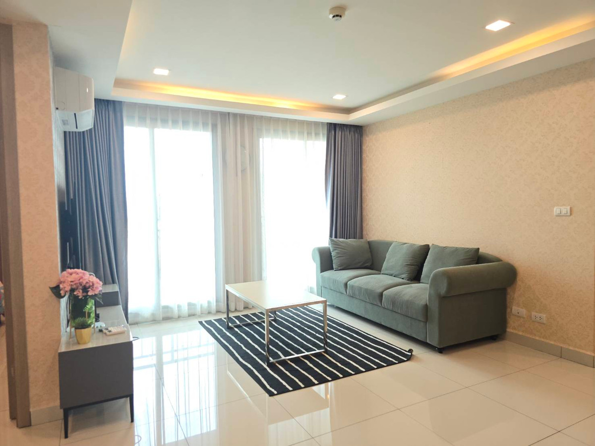 ✨Urgent Sale! Arcadia Continental 2-Bedroom Condo with Pool View, Only 3.35 Million Baht✨ Loading...