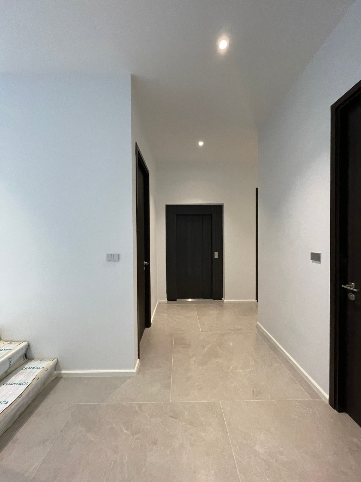 ขายบ้านเลียบทางด่วนรามอินทรา :  ขายบ้านเดี่ยวหรู Azure – CIRA Residences “The Pinnacle of Timeless Luxury Living บน ทำเลทองเลียบด่วน เอกมัย-รามอินทรา”สัมผัสชีวิตเหนือระดับกับ “ Azure” บ้านเดี่ยว 3.5 ชั้น ภายใต้แนวคิด “Resonate Life-Utmost”