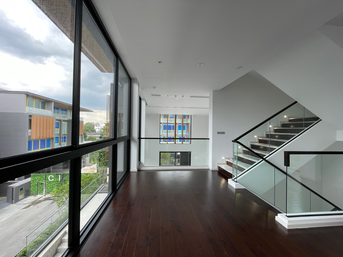 ขายบ้านเลียบทางด่วนรามอินทรา :  ขายบ้านเดี่ยวหรู Azure – CIRA Residences “The Pinnacle of Timeless Luxury Living บน ทำเลทองเลียบด่วน เอกมัย-รามอินทรา”สัมผัสชีวิตเหนือระดับกับ “ Azure” บ้านเดี่ยว 3.5 ชั้น ภายใต้แนวคิด “Resonate Life-Utmost”