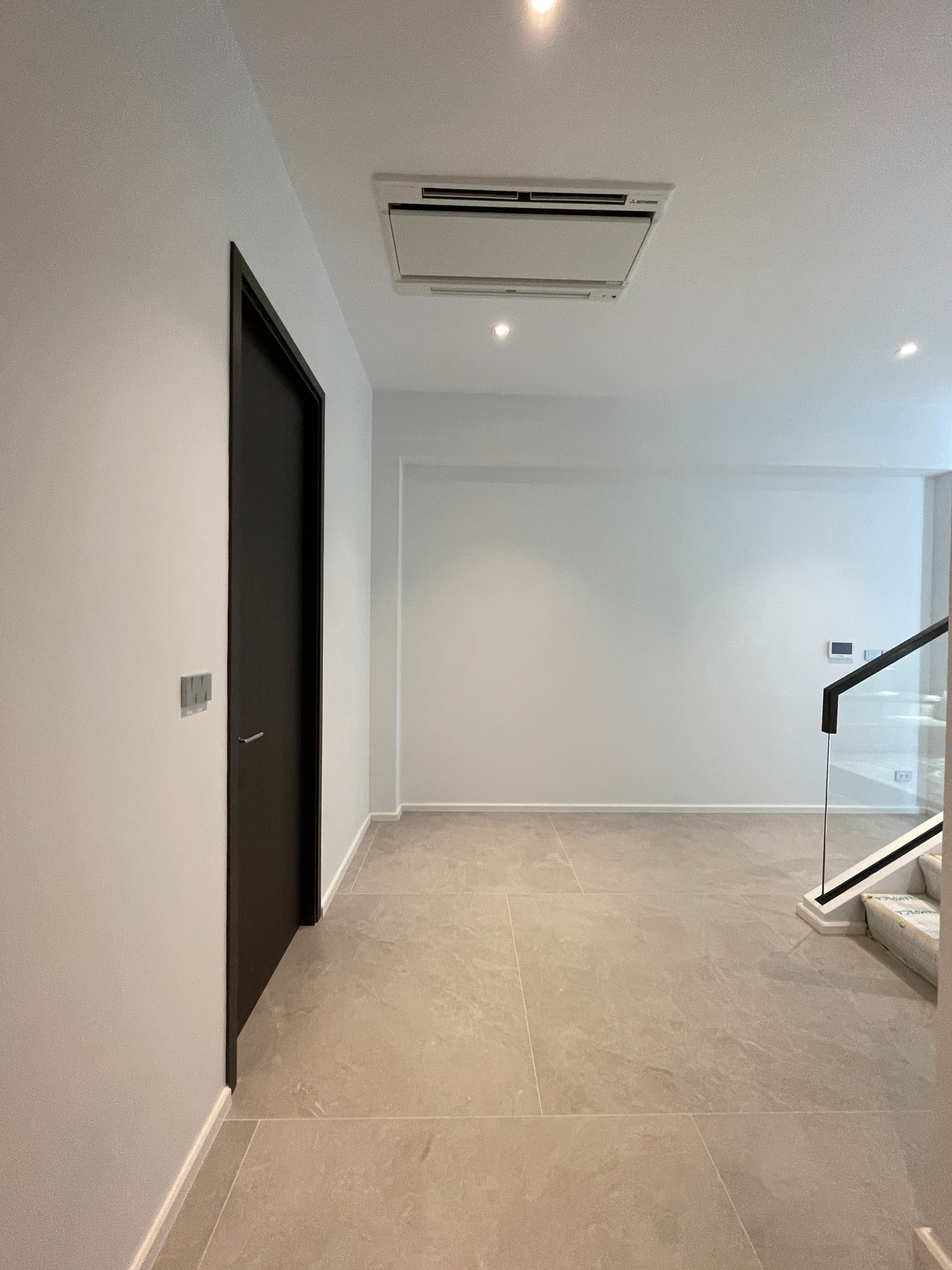 ขายบ้านเลียบทางด่วนรามอินทรา :  ขายบ้านเดี่ยวหรู Azure – CIRA Residences “The Pinnacle of Timeless Luxury Living บน ทำเลทองเลียบด่วน เอกมัย-รามอินทรา”สัมผัสชีวิตเหนือระดับกับ “ Azure” บ้านเดี่ยว 3.5 ชั้น ภายใต้แนวคิด “Resonate Life-Utmost”