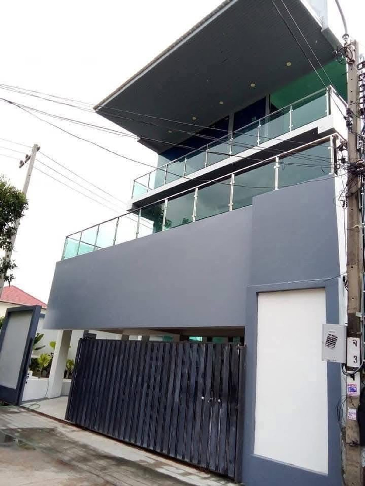 Single house for sale, Lat Phrao-Wang Hin. With private swimming pool Loading...