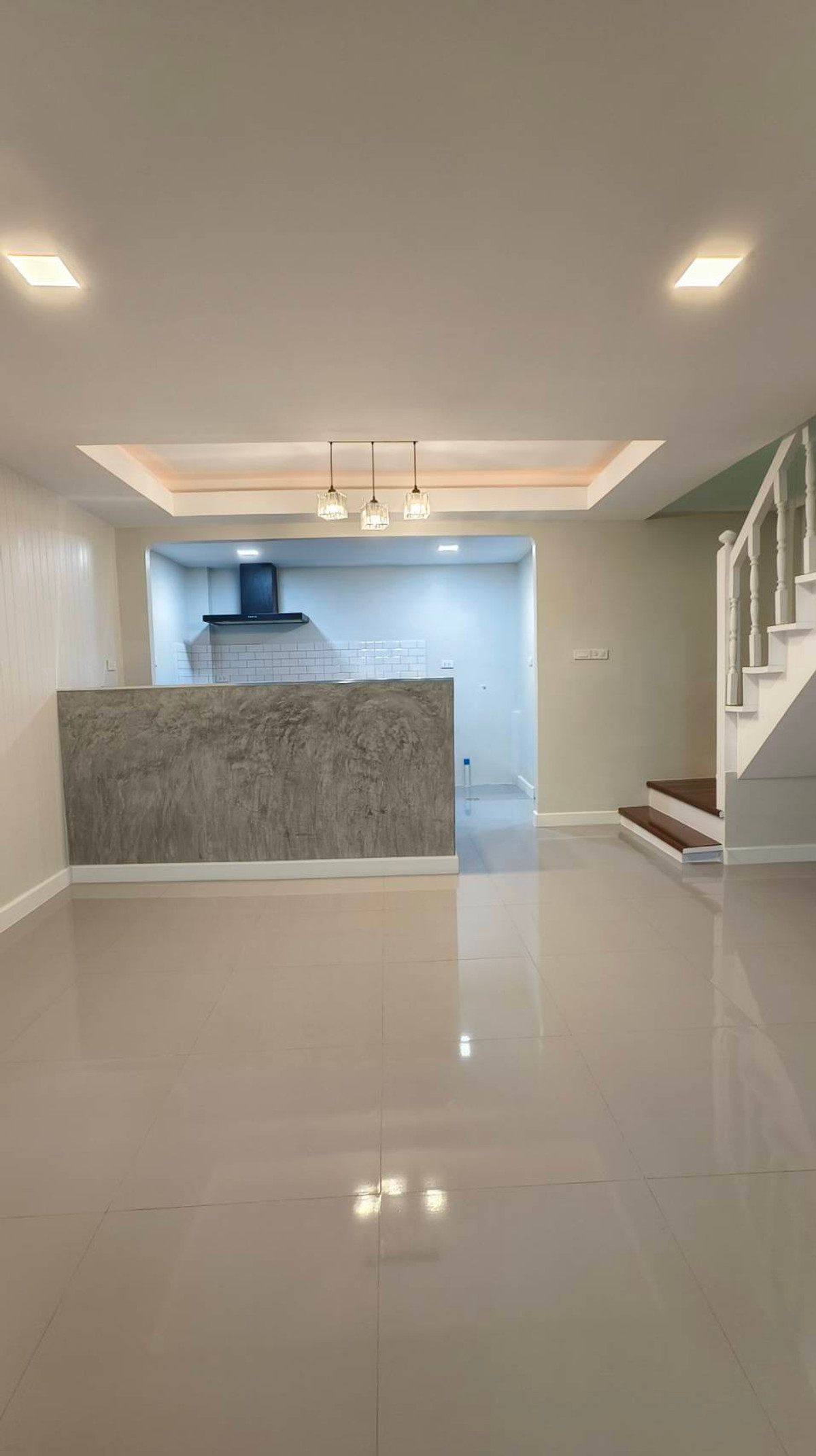 Town House ทาวน์เฮาส์ 2 ชั้น หมู่บ้านแกรนด์หัวหิน รีโนเวทใหม่ทั้งหลัง บ้านพร้อมอยู่ Loading...